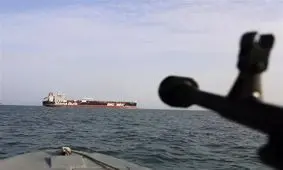 چند کشتی متخلف در تنگه هرمز مورد هدف قرار گرفتند

