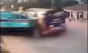 برخورد مرگبار قطار با اتوبوس مدرسه در اوگاندا؛ ده‌ها دانش‌آموز کشته و زخمی شدند