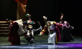 بازگشت قهرمان عدالت‌خواه به صحنه؛ نگاهی تصویری به نمایش موزیکال «رابین هود» در تالار وحدت