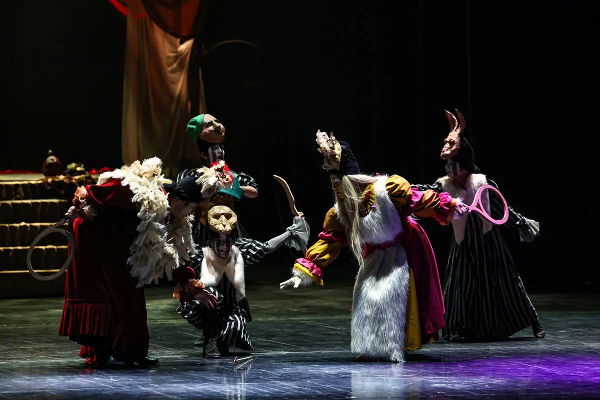 بازگشت قهرمان عدالت‌خواه به صحنه؛ نگاهی تصویری به نمایش موزیکال «رابین هود» در تالار وحدت