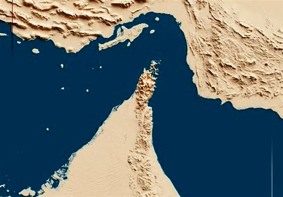 یک کشتی باری در تنگه هرمز هدف پرتابه ناشناس قرار گرفت