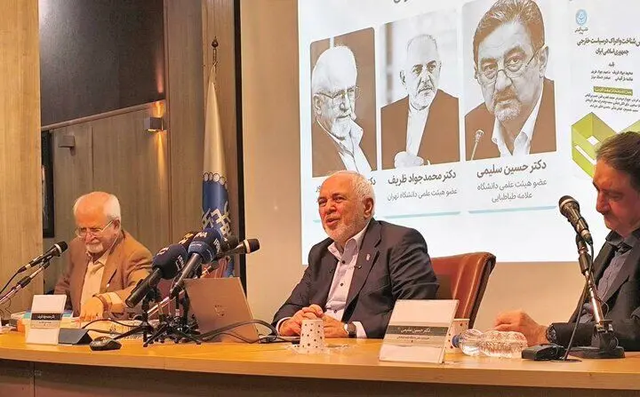 ظریف: اوضاع سورئالی است؛ سلطنت طلبان مرا «مزدور سپاه» می خوانند و جماعتی در تهران «مزدور آمریکا!/ مشکل ما این است که نمی‌شنویم، بلکه فقط دوست داریم صحبت کنیم و نشنویم