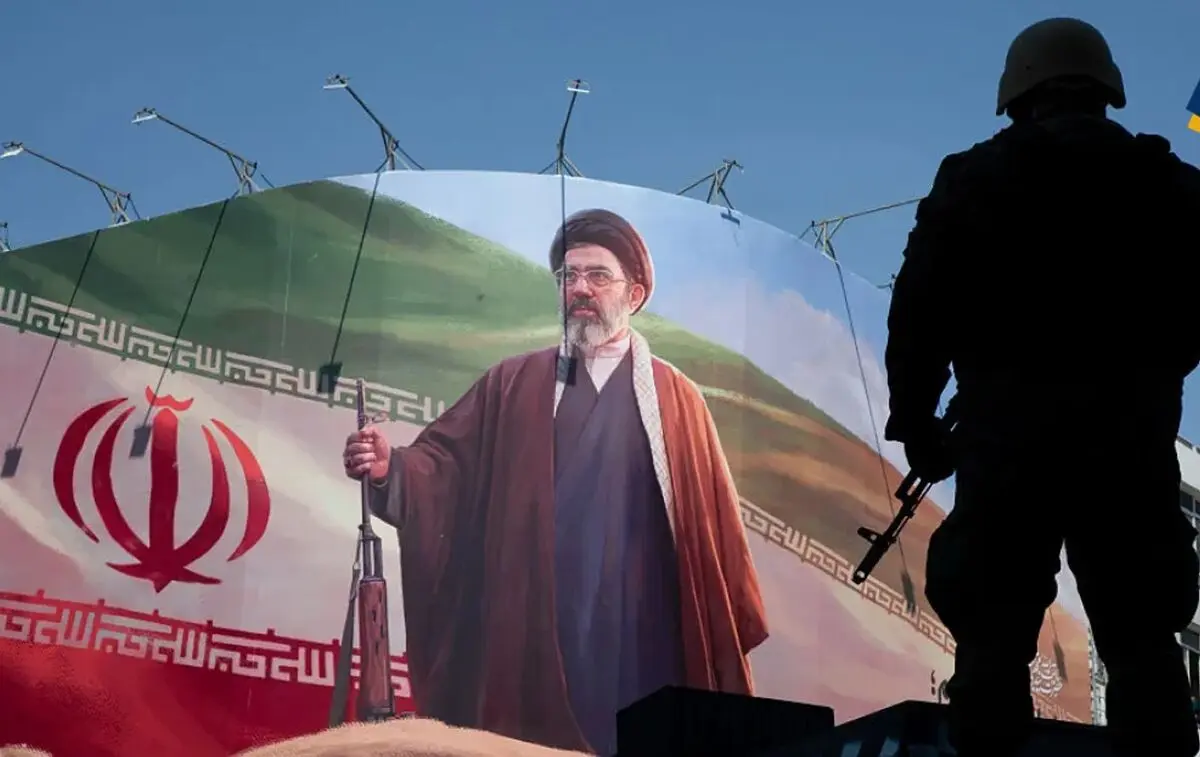 ایران خود را برای جنگ طولانی با خارج و اعتراضات در داخل آماده می‌کند/ رهبران ایران روی این حساب باز کرده‌اند که تهران می‌تواند درد اقتصادی را طولانی‌تر از زمانی تحمل کند که ترامپ بتواند تبعات جنگ را در داخل آمریکا تاب بیاورد