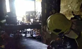 آتش‌سوزی در ساختمان اداری مسکونی/ نجات مرد گیرافتاده از نمای ساختمان