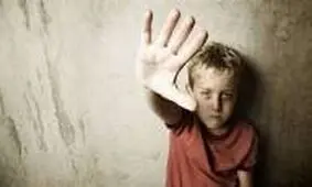 تعرض 2 مرد به پسر بچه 10 ساله در پارک/ او را مورد ضرب و شتم قرار دادند/ ویدئو