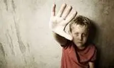 تعرض 2 مرد به پسر بچه 10 ساله در پارک/ او را مورد ضرب و شتم قرار دادند/ ویدئو