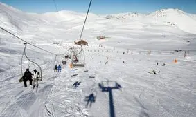 هزینه تفریح در ارتفاعات تهران؛ از اسکی و تله‌کابین تا اسنوموبیل و بک‌جامپینگ