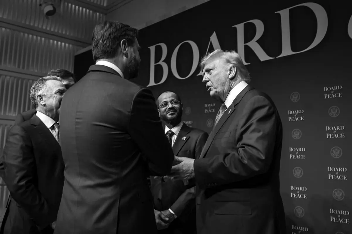 یک منبع آگاه: ونس به‌جای ویتکاف، مذاکرات را رهبری خواهد کرد / تلاش ۸ کشور برای آتش‌بس / سفیر ایران در پاکستان: به مرحله‌ای حساس در مذاکرات توقف جنگ ایران و آمریکا نزدیک می شویم