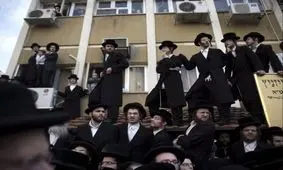 تجمع خاخام‌ها کنار موشک ایرانی/ عکس

