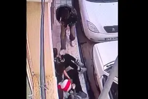 سرقت وحشیانه موبایل چند بچه با ساطور در مشهد/ ویدئو