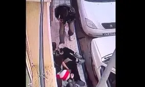 سرقت وحشیانه موبایل چند بچه با ساطور در مشهد/ ویدئو