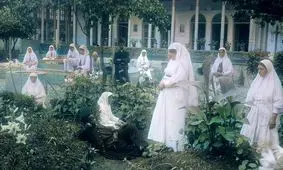 عصمت‌الدولۀ قاجار، ملکۀ ژست‌های عکاسی