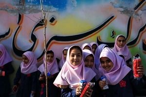 خوشمزه های مدرسه خطرناک اند/ شیوع نگران کننده اضافه وزن و چاقی در دانش آموزان