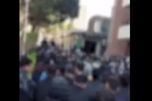 تجمع اعتراضی دانشجویان در دانشگاه‌های شریف و امیرکبیر/ ورود عده‌ای از نیروها به داخل دانشگاه