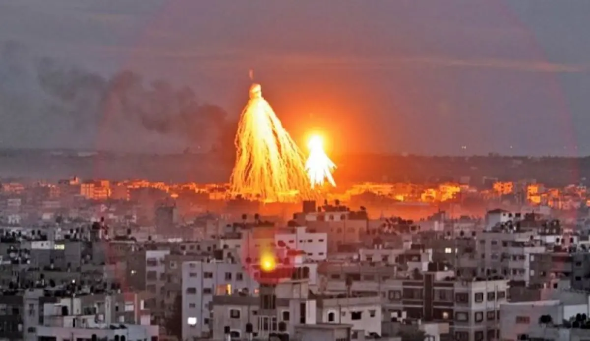 استفاده رژیم صهیونیستی از بمب فسفری در شهر الطیری لبنان | فیلم