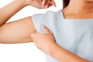 راهکارهای خانگی موثر برای رهایی از تیرگی پوست زیر بغل