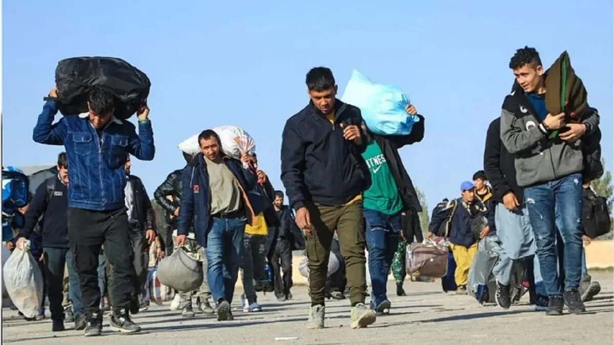 تاکنون ۸۲۰ هزار مهاجر افغانستانی از مرز دوغارون خارج شده‌اند