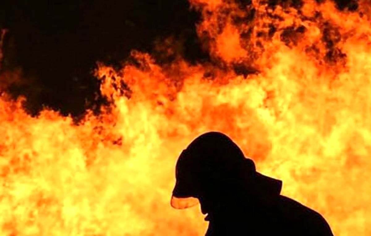 آتش سوزی گسترده در مهمانسرای شرکت ره آوران فنون پتروشیمی ماهشهر/ ویدئو