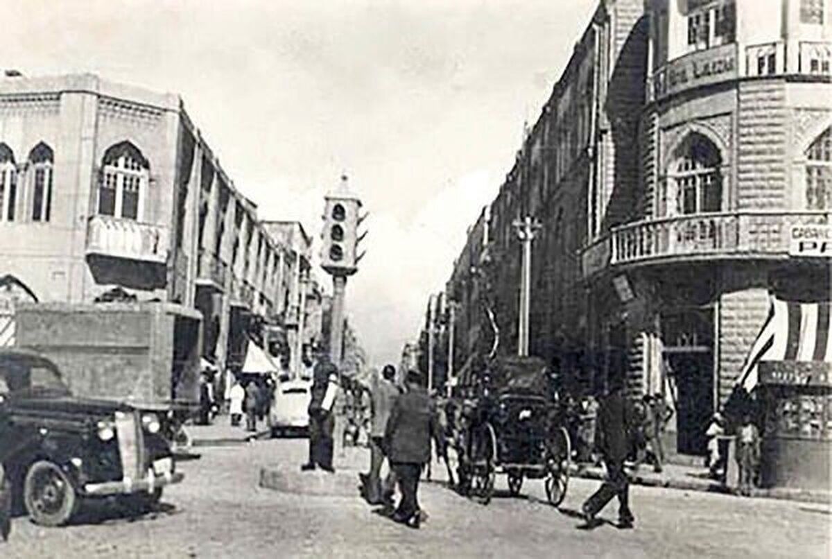 تهران قدیم/ باجه تلفن همگانی نیم قرن پیش در خیابانهای تهران