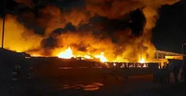 آتش سوزی در شهرک صنعتی آبادان/ ویدئو