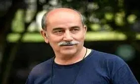 ویدئویی تلخ از صندلی‌های خالی مراسم ختم مهرداد فلاحتگر 