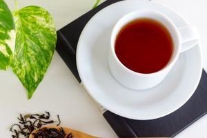 دلایل لکه چربی روی چایی چیست و چگونه برطرف می شود؟