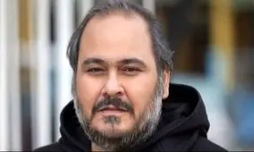 تصاویر کمیاب از اولین تجربه بازیگری رضا داوودنژاد در ۶ سالگی