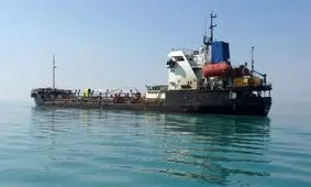 توقیف ۲ شناور خارجی در آب‌های بوشهر؛ کشف ۱.۵ میلیون لیتر سوخت قاچاق