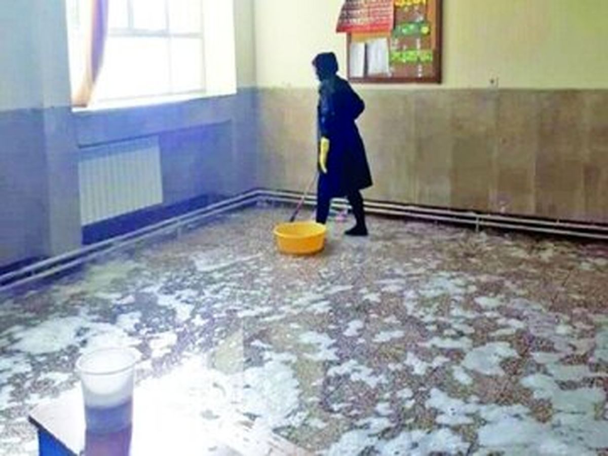 مدیر مدرسهای که مادر دانشآموز را مجبور به نظافت کرده بود احضار شد