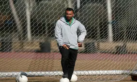 بچه غول استقلال در کنار فایتر ایرانی/عکس