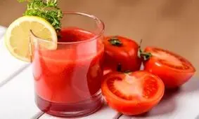 چهار خاصیت شگفت انگیز آب گوجه فرنگی