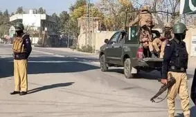 بیش از ۱۰ حمله هماهنگ شبه‌نظامیان در بلوچستان پاکستان

