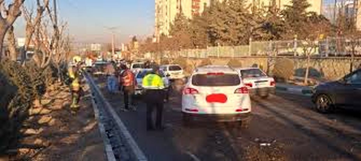 تصادف زنجیرهای ۱۱ خودرو در اتوبان شهید بابایی