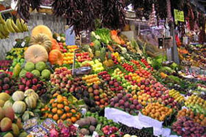 قیمت برخی میوه‌ها به کیلویی ۱۰۰ هزار تومان رسید/ پاسخ رئیس اتحادیه در مورد علت گرانی میوه