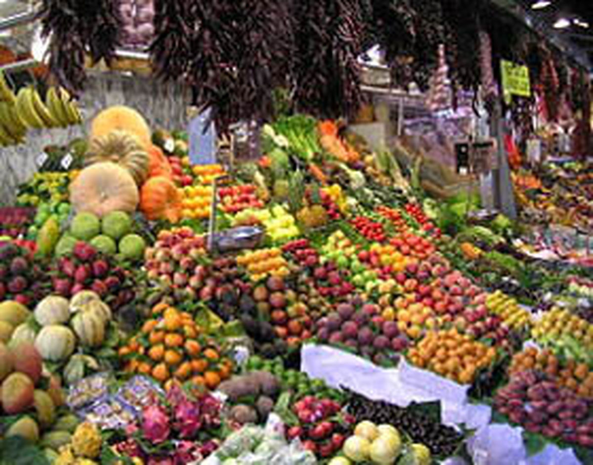 قیمت برخی میوه‌ها به کیلویی ۱۰۰ هزار تومان رسید/ پاسخ رئیس اتحادیه در مورد علت گرانی میوه
