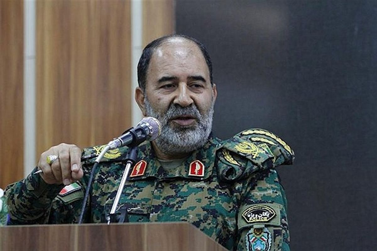 ما به صورت ستونی ماشینها و ادوات خود را ردیف کرده و پیش میرویم تا تأثیر روانی خود را داشته باشیم/ احتمال دارد در داخل معرکه فردی بیگناه آسیب ببیند چرا که به تذکرها بها نداده، فقط ایستاده تا ببیند در وسط معرکه چه اتفاقی میافتد/ مدل لباس زنان یگان ویژه