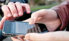 چک کردن گوشی همسر چه حکمی دارد؟