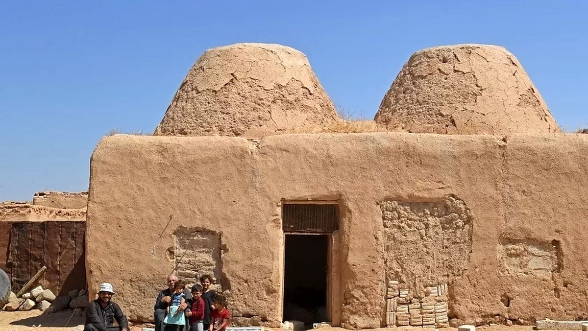روستایی از خانههای گلی در آستانه ناپدید شدن است/ ویدئو