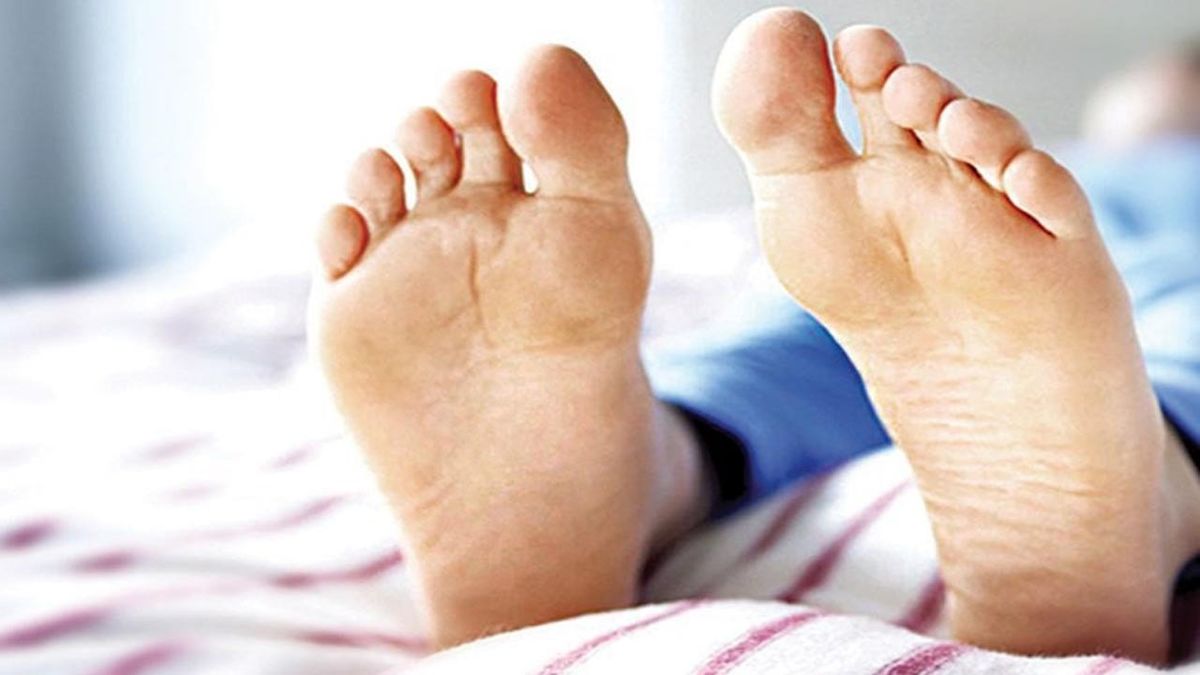 ۴ فایده ثابت شده بلندتر قرار دادن پاها هنگام خواب