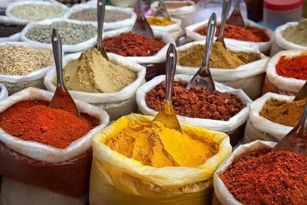 قیمت زردچوبه در ایران به ۷۰۰ تا ۸۰۰ هزار تومان در هر کیلوگرم رسید و افزایش هزینه‌های واردات و حمل‌ونقل دلیل آن است