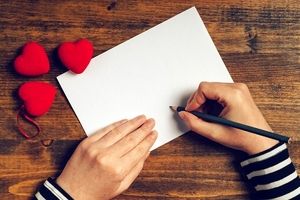 برای همسر خود نامه عاشقانه بنویسید و عشق بینتان را زیاد کنید