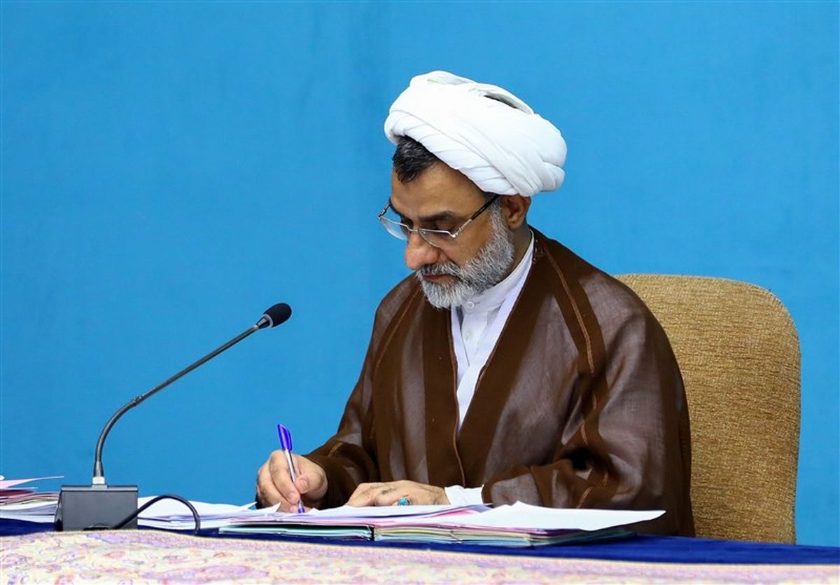 واکنش دبیر شورای عالی انقلاب فرهنگی درباره واگذاری نظارت بر نمایش خانگی به صداوسیما/ جوّسازی و فضاسازی ها یک نوع عوامزدگی است