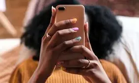 اگر گوشی شما هنگ می‌کند، به‌جای عصبانیت این راهکارها را امتحان کنید