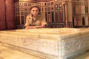 مقبره ناتمام محمدرضا پهلوی در شیراز، بیمارستان یا دانشسرا می شود/ زمین های بایر شهری ملی شد