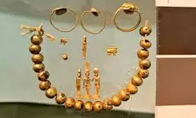 کشف گنجینه جواهرات ۲۶۰۰ ساله در مصر با تندیس‌ هایی از خدایان باستانی