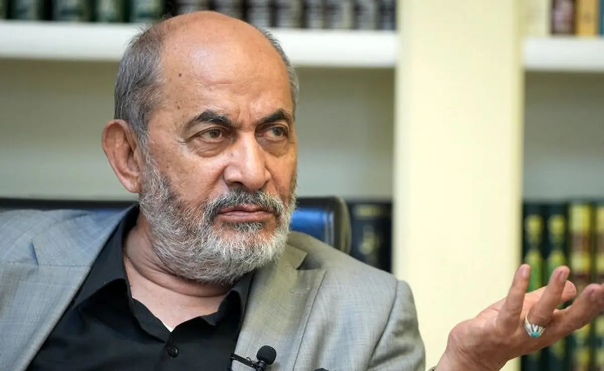 وزیر سپاه در دهه 60: امام من را صدا کرد و گفت بمب اتم نباید بسازید/ کشورهای دوست ما در ایران نفوذ نمی کنند/ ما ابرقدرت چهارم هستیم/ تنگه هرمز آبراه بین‌المللی نیست/ از چین و روسیه برای ورود به جنگ درخواست نکردیم/ جنگنده ساخته‌ایم و در حال تکثیرش هستیم

