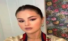 آبروریزی سلنا گومز روی فرش قرمز