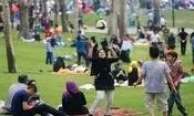 تصاویری از سیزده‌بدر مردم تهران در اوضاع جنگی