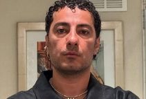 استایل جدید نوید محمدزاده از داخل سرویس بهداشتی