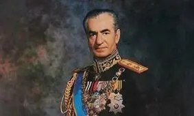  تونل زمان؛ دستبوسی محمدرضا پهلوی از ملکه دانمارک در سال ۱۳۳۸/ عکس

